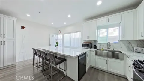18347 Saticoy Street #6 Photo