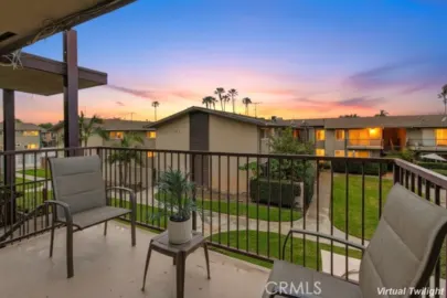 1860 W Glenoaks #L Photo