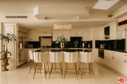 10450 Wilshire Boulevard #4J Photo