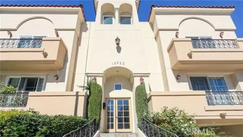 10623 Moorpark Photo