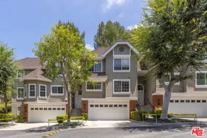20950 Oxnard Street #10 Photo