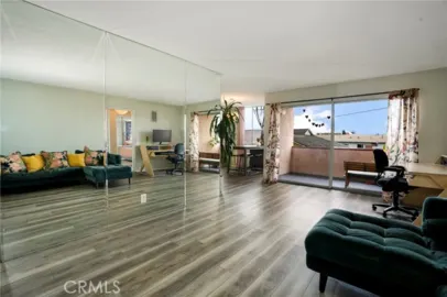 855 Victor Avenue #203 Photo