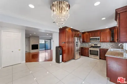 7869 Ventura Canyon Avenue #306 Photo
