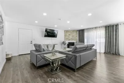 8801 Cedros Avenue #7 Photo