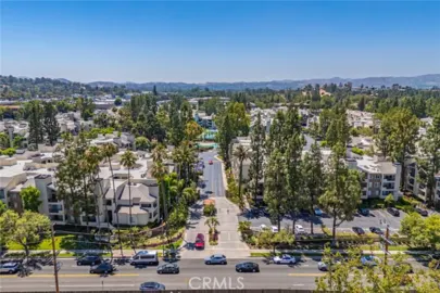 5565 Canoga #117 Photo