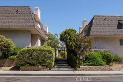 17943 Magnolia Boulevard #16 Photo