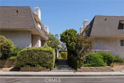 17943 Magnolia Boulevard #16 Photo