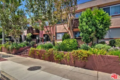 5403 Newcastle Avenue #19 Photo