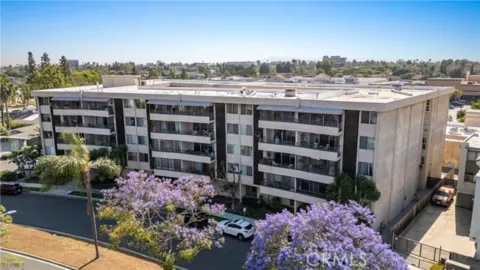 4505 California #402 Photo