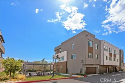 651 S Lyon Street Photo