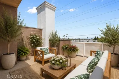 11622 Oxnard Street Photo