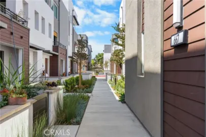 669 S Lyon Street Photo
