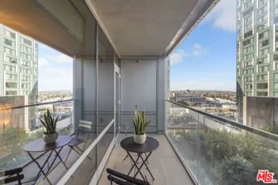 877 Francisco Street #1116 Photo