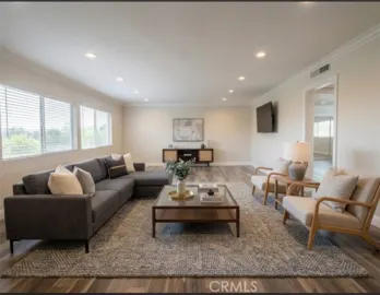 5354 Lindley #204 Photo