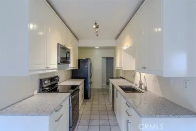 5950 Buckingham #410 Photo