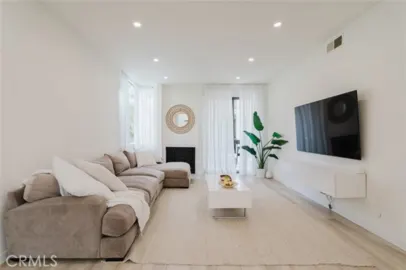 1305 N Columbus Avenue #204 Photo