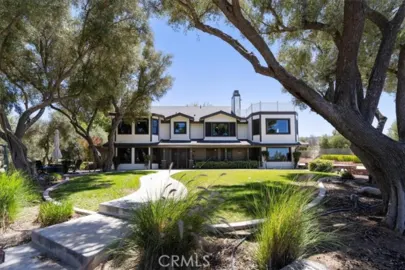 42683 Juniper Street Photo