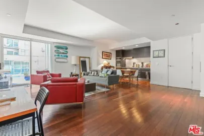 6250 Hollywood Boulevard #6L Photo