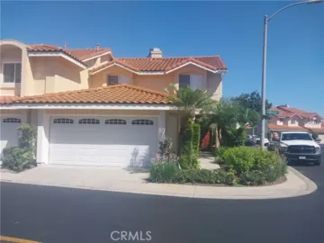 27451 Embassy Way Photo
