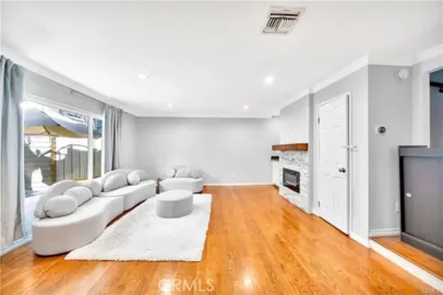 18631 Collins #10 Photo
