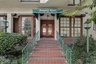 17914 Magnolia Boulevard #121 Photo