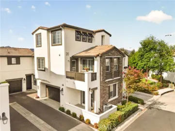 31865 Calle Luz Photo