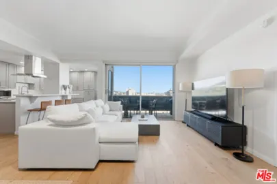7250 Franklin Avenue #615 Photo