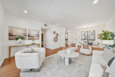 230 S Jackson #206 Photo