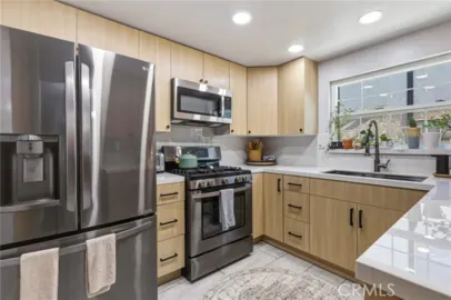 8927 Cedros #14 Photo
