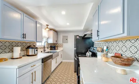 141 W Hillcrest Boulevard #2 Photo