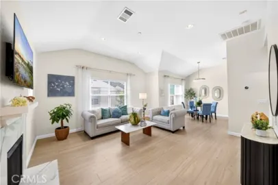 8692 Belmont #A Photo