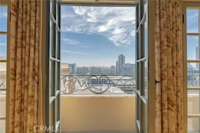 315 W 3rd Street #410 Photo