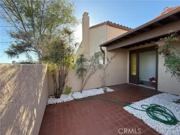 2055 Earl Glen Photo