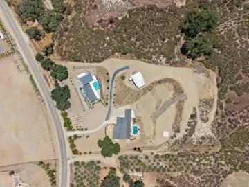 37200 Mesa Road Photo