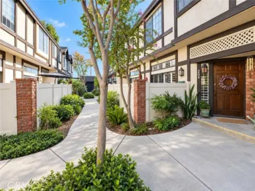 20737 Roscoe Boulevard #204 Photo