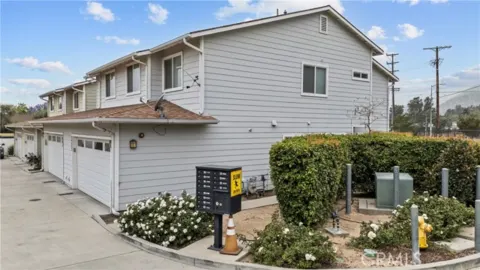 14552 Foothill Photo