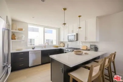 11222 W Victory Boulevard #2 Photo