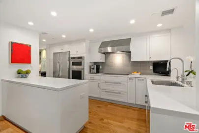 140 Ocean Park Boulevard #425 Photo