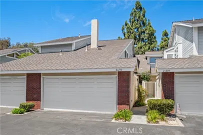 21211 Serra Vista Photo