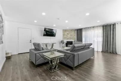 8801 Cedros Avenue #7 Photo
