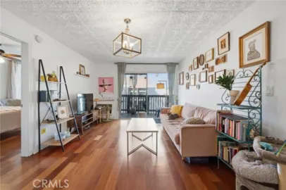 525 S Ardmore Avenue #320 Photo