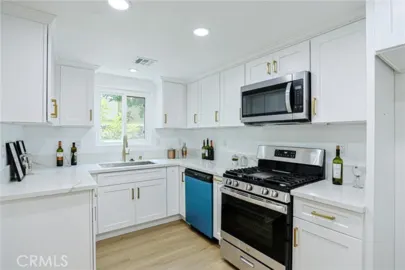 8860 La Salle #4 Photo
