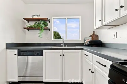 18350 Hatteras #211 Photo