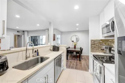 18307 Burbank Boulevard #64 Photo