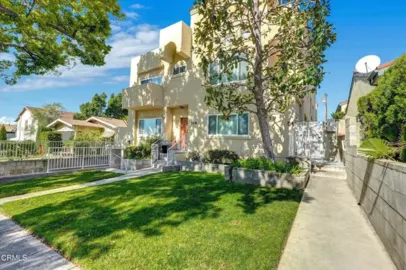 719 E Tujunga #D Photo