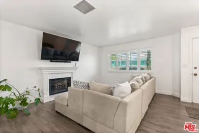 1/2 Lennox Boulevard #B Photo
