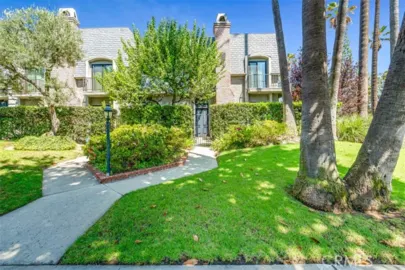 338 S Orange Grove Photo