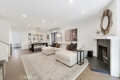 21931 Burbank Boulevard #25 Photo