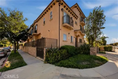 14702 Magnolia Boulevard #105 Photo