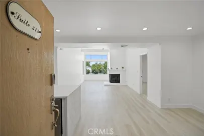 7800 Topanga Canyon Boulevard #313 Photo